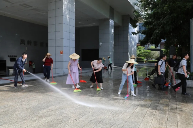 南寧交投集團持續(xù)開展周五大掃除專項行動 筑牢健康防線